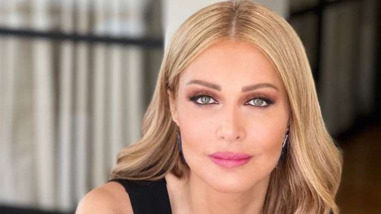 Νατάσα Θεοδωρίδου: Μας δείχνει το &quot;λευκό παλάτι&quot; όπου ζει με τις κόρες της, Χριστιάνα και Ανδριάνα