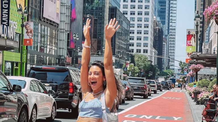 Ευγενία Σαμαρά: Μαυρισμένη θεά με τέλειες εμφανίσεις στους δρόμους της Νέας Υόρκης [εικόνες]