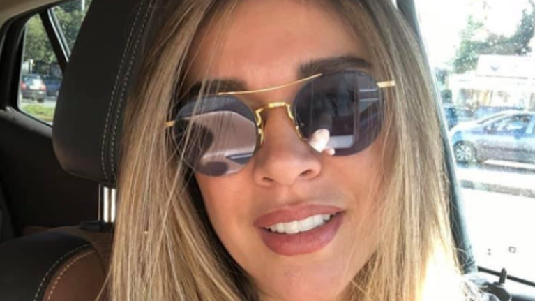 Η Έρρικα Πρεζεράκου δείχνει για πρώτη φορά το χέρι της μετά το σοβαρό ατύχημα