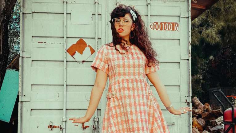 Νεφέλη Μεγκ: Ποια είναι η 25χρονη youtuber και stand up comedian που πήρε συνέντευξη από τον Κυριάκο Μητσοτάκη