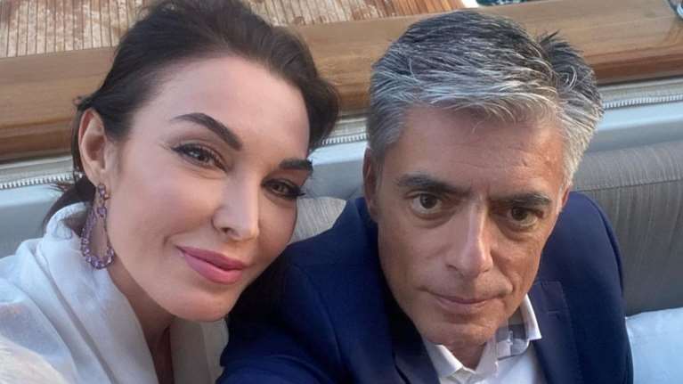 Τατιάνα Στεφανίδου: Ποζάρει στο σκάφος με μικροσκοπικό μπικίνι - Το αψεγάδιαστο κορμί της