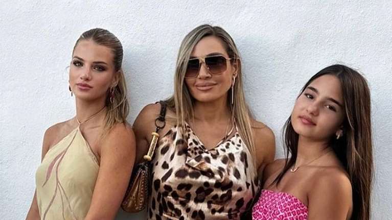 Στιλάτες σε γάμο στα Κουφονήσια η Ελένη Πετρουλάκη, η Άννα Μαρία και η Ηλιάνα Ιβιτς: Τα looks που επέλεξαν