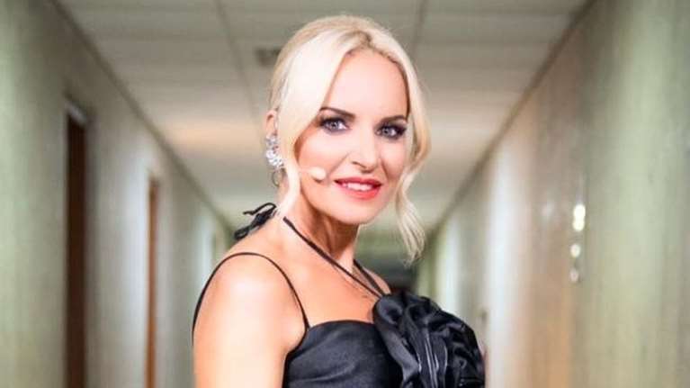 Μαύρο πριγκιπικό φόρεμα σε γάμο: Η Μαρία Μπεκατώρου έκανε μια χλιδάτη εμφάνιση αλλά άκουσε και σχόλια