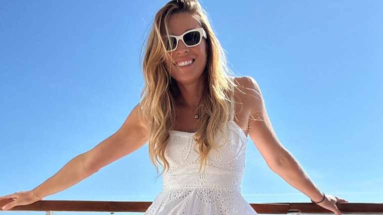 Η Μαριέττα Χρουσαλά ποζάρει με το μαγιό της και μας εύχεται καλό μήνα