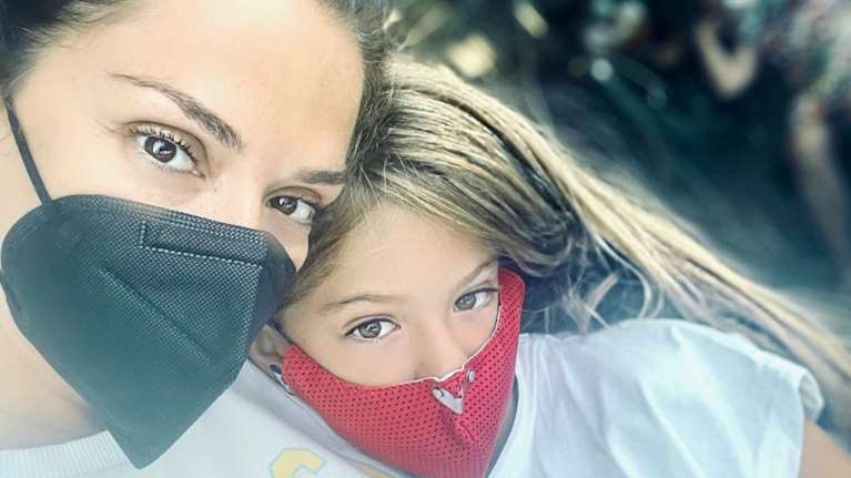 Εύα Τσιμιτσέλη: Παρακολουθεί τον νονό της στην τηλεόραση - Είναι διάσημος Έλληνας ηθοποιός