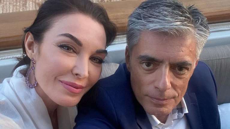 Τατιάνα Στεφανίδου: Με Zara φούστα στο χρώμα που μας φτιάχνει τη διάθεση