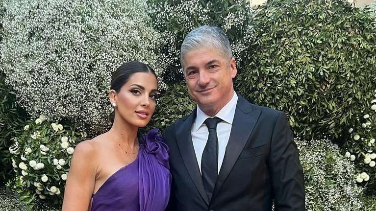 Σταματίνα Τσιμτσιλή: Ποζάρει με τον γιο της Ιωάννη Εφραίμ Σοφό στα σοκάκια της Πάρου