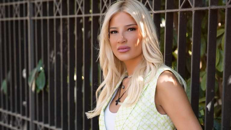 Τέλος τα μακριά μαλλιά για τη Φαίη Σκορδά: Το νέο bob cut hairlook που υιοθέτησε και της πηγαίνει πολύ