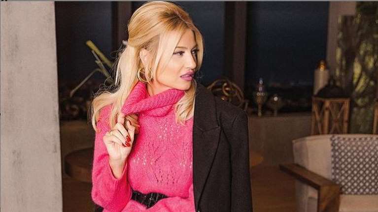 Η Φαίη Σκορδά με ντίσκο διάθεση: Ο ξέφρενος χορός στο σαλόνι του σπιτιού της