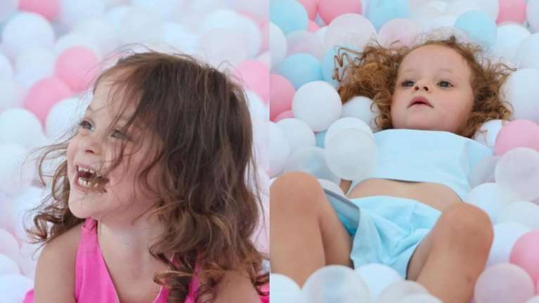 Αριάνα και Φιλίππα Τανιμανίδη: Οι διακοπές στη Νάξο, οι βουτιές στην πισίνα και οι βόλτες στο ηλιοβασίλεμα