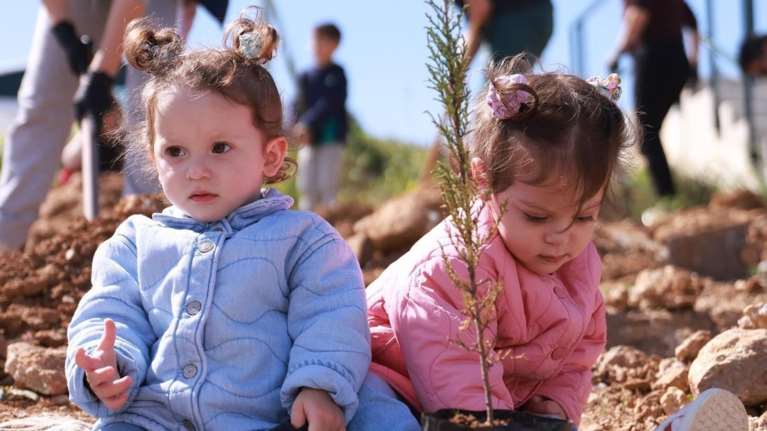 Αριάνα και Φιλίππα Τανιμανίδη: Βόλτα στο μουσείο με τη γιαγιά τους - Τα γέλια και ο φόβος τους