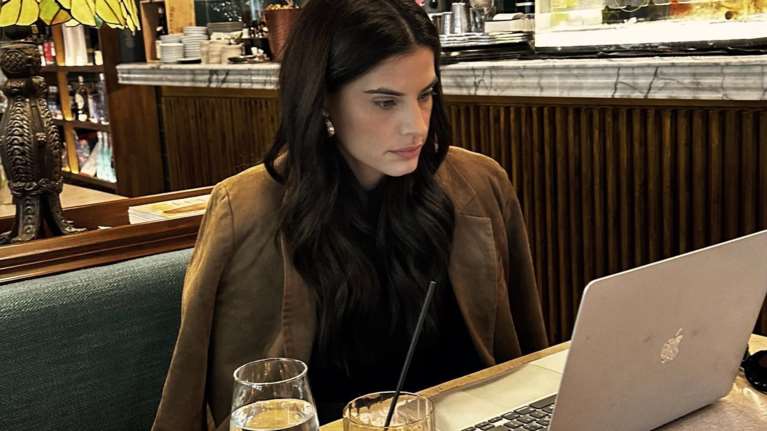 "Τι τραβάς πια και εσύ": Τρελό κράξιμο στη Μπόμπα σε ανάρτηση που έκανε για τη δουλειά της