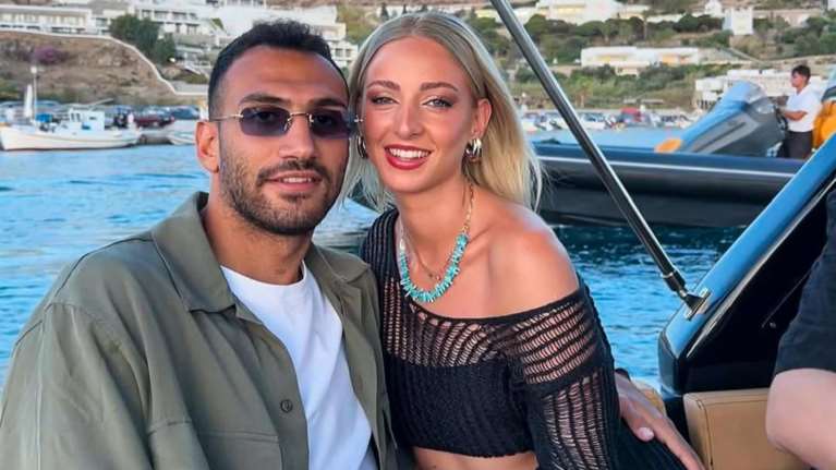 Βαγγέλης Παυλίδης: Ρομαντική πρόταση γάμου στην κούκλα  Μαριάννα Σολκίδου, μετά από οκτώ χρόνια σχέσης