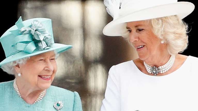 Καμίλα: H πρώτη φορά που πλησίασε τη βασιλική οικογένεια - Πώς έσπασε ο πάγος με τη βασίλισσα Ελισάβετ