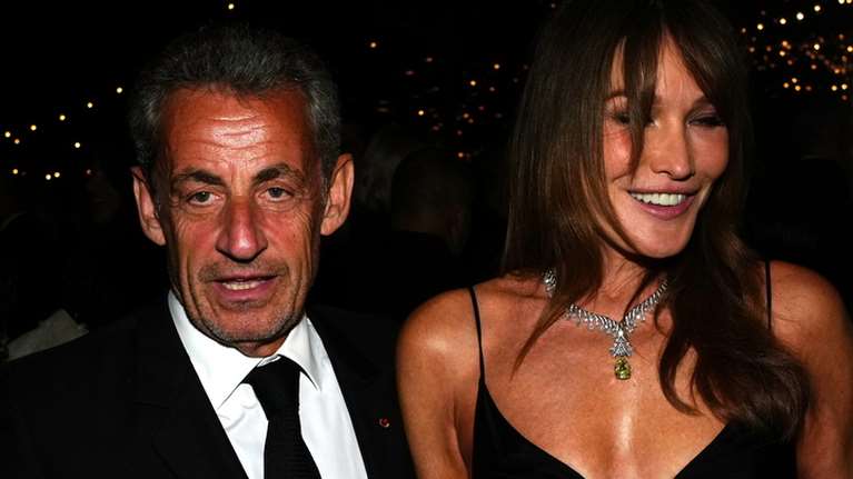 Στην Αθήνα για διακοπές Σαρκοζί και Μπρούνι - Συνάντηση με Μητσοτάκη στο Μαξίμου