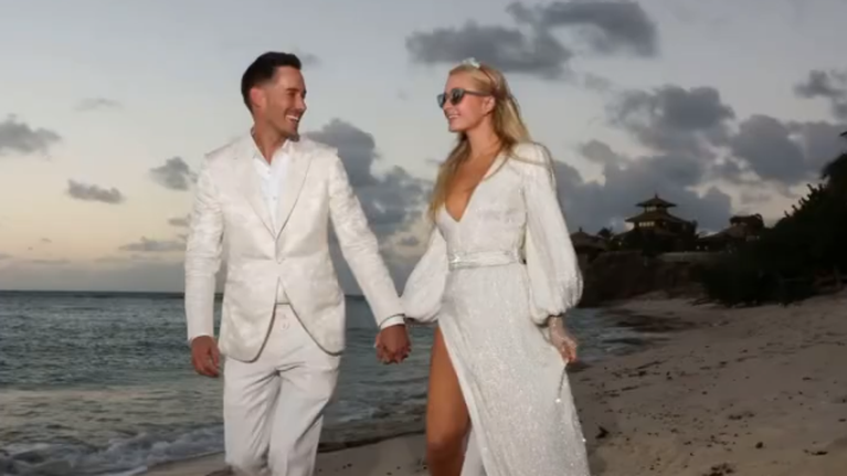 Έγκυος με εξωσωματική γονιμοποίηση η Πάρις Χίλτον λίγο μετά τον αρραβώνα της