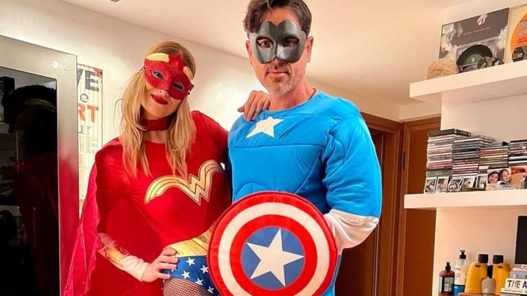 Δέσποινα Καμπούρη: Ντύθηκε Wonder Woman με κορμάκι και διχτυωτό καλσόν - Το αψεγάδιαστο κορμί της