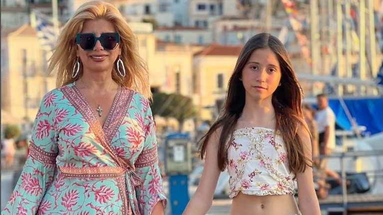 Ζήνα Κουτσελίνη: Σπάνια φωτογραφία με την κούκλα κόρη της, Έμμα [Εικόνα]