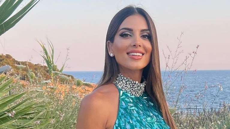 Σταματίνα Τσιμτσιλή: Στην Πάρο με την δικηγόρο κουνιάδα της Αγγελική Σοφού - Στην παραλία με τα μαγιό τους