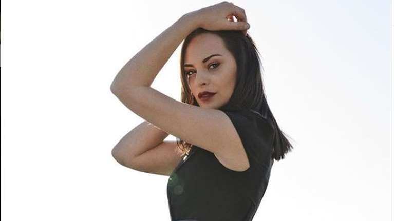 Υβόννη Μπόσνιακ: Δίνει έμπνευση για το ιδανικό ντύσιμο της παραλίας - Η αλλαγή στα μαλλιά της [Εικόνες]