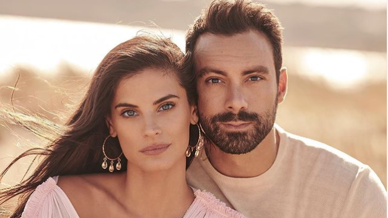 Τανιμανίδης - Μπόμπα: &quot;Ξέσπασαν σε λυγμούς όταν γεννήθηκαν οι κόρες τους - Είναι τρία κιλά η μία&quot;