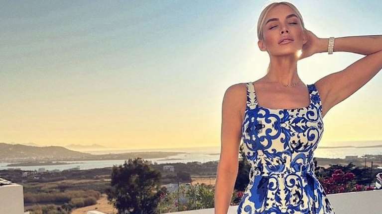 Η τρυφερή φωτογραφία της Κατερίνας Καινούργιου με τον αδερφό της από τα παιδικά τους χρόνια