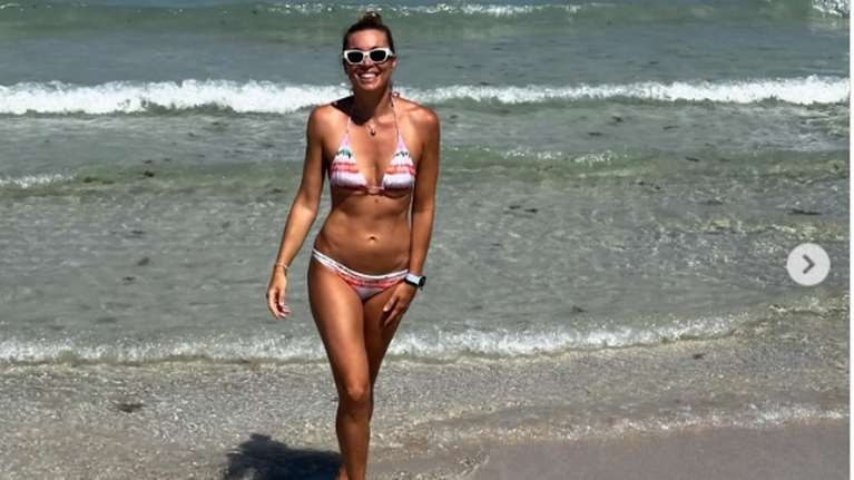 Μαριέττα Χρουσαλά: Στην παραλία για τις πρώτες βουτιές - Οι εντυπωσιακές φωτογραφίες με μαγιό