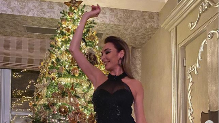 Τατιάνα Στεφανίδου: Το στενό τσάρλεστον φόρεμα με το εντυπωσιακό μπούστο και το πολυτελές σπίτι της