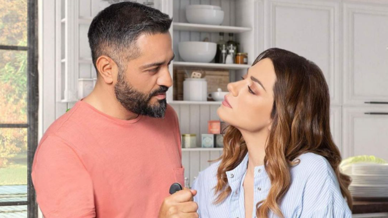 Λασκαράκη - Σουλτάτος: Μας δείχνουν το εντυπωσιακό σαλόνι του σπιτιού τους