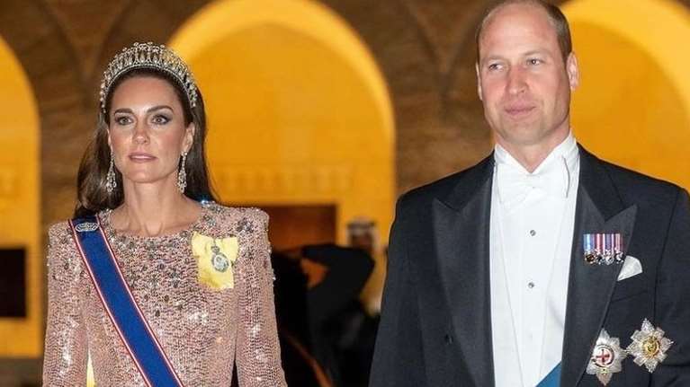 Glam, παγιέτες και 4.500 κρύσταλλα Swarovski: Η λεπτομέρεια στην εμφάνιση της Κέιτ Μίντλετον που έμεινε κρυφή στον βασιλικό γάμο