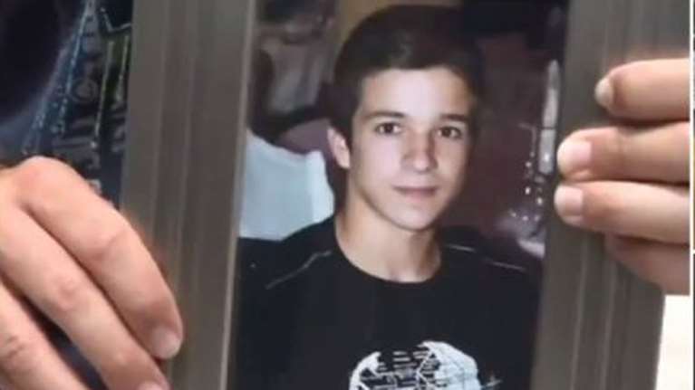 Θρήνος για τον 20χρονο φοιτητή ντελιβερά που &quot;έσβησε&quot; στην άσφαλτο [βίντεο]