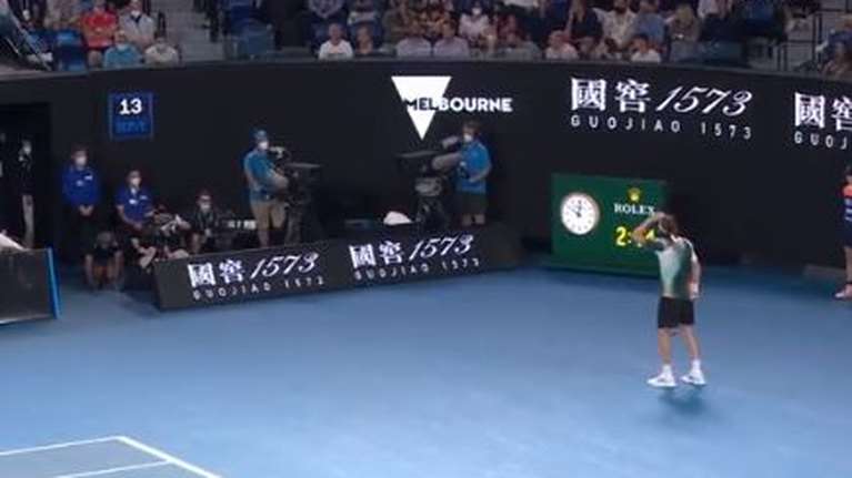 Μια Ελληνίδα &quot;κάρφωσε&quot; τον Τσιτσιπά για το coaching από τον πατέρα του - Τι αποκάλυψε η διαιτητής, Εύα Ασδεράκη  [βίντεο]