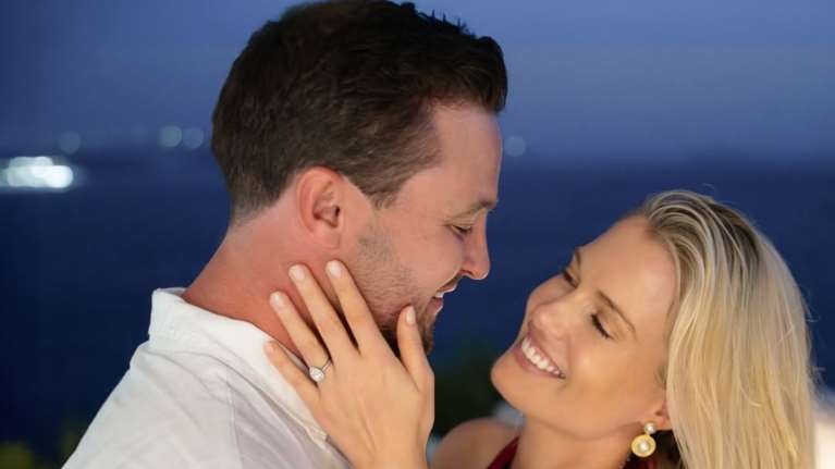 Royal αρραβώνας στη Σαντορίνη: Η ανιψιά της Νταϊάνα δέχτηκε πρόταση γάμου - Το ρομαντικό σκηνικό