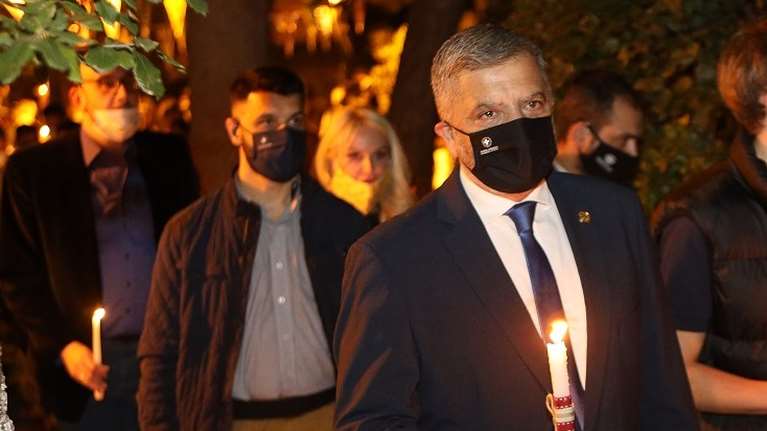 Η Ανάσταση του Γιώργου Πατούλη χωρίς τη Μαρίνα - Το μήνυμά του για το Πάσχα [Εικόνες]