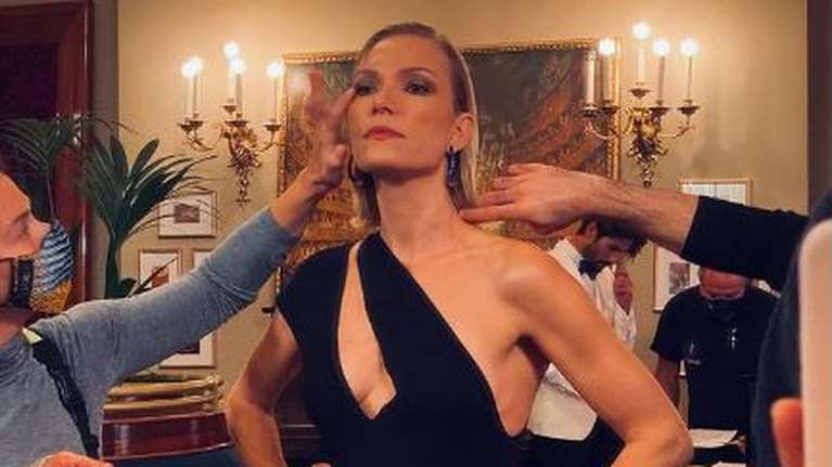 Βίκυ Καγιά: Super στιλάτη μαμά μαζί με τον γιο της Κάρολο στον κήπο της