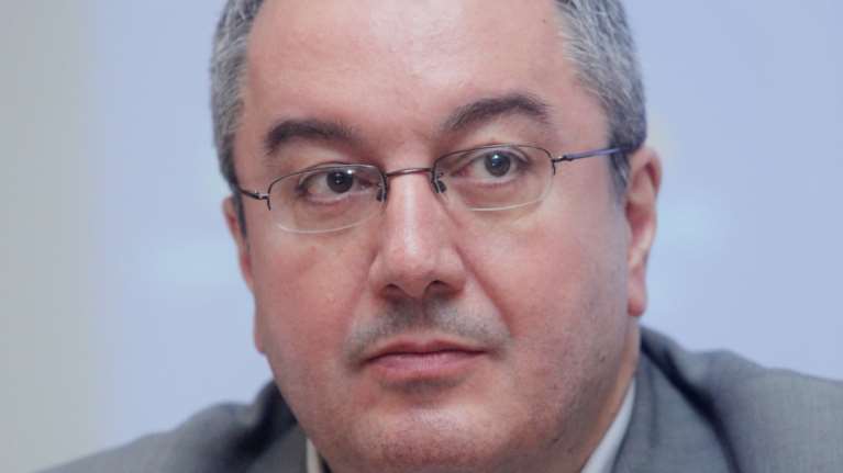 Μόσιαλος: Καλά κάναμε και ανοίξαμε αγορά και εκπαίδευση – Πώς θα καθυστερήσουμε το τρίτο κύμα