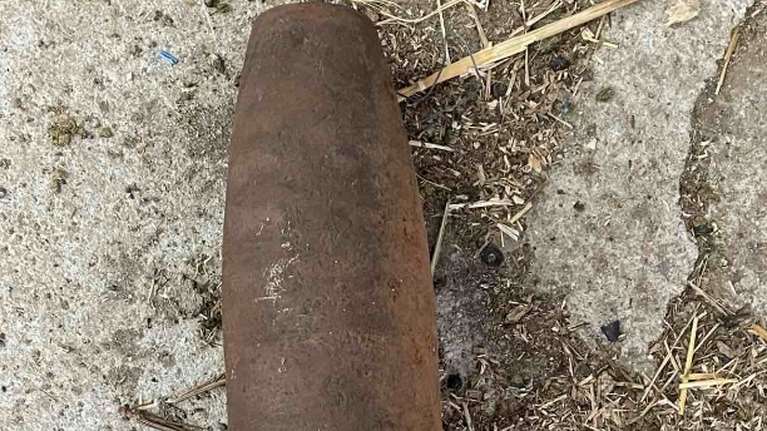 Συνελήφθη 57χρονος στη Θεσσαλονίκη - Σε οικόπεδό του υπήρχαν οβίδα και τμήματα εκρηκτικού μηχανισμού