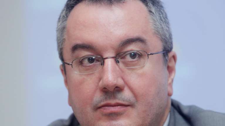 Κορονοϊός: Αυτές είναι οι ομάδες υψηλού κινδύνου που προηγούνται στον εμβολιασμό - Τι λέει ο Μόσιαλος