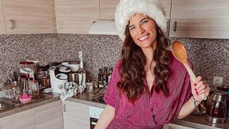 Χριστίνα Μπόμπα: Ξεκίνησαν οι πρώτες λιγούρες - Η βόλτα στο πάρκο και τα σνακς [εικόνες]