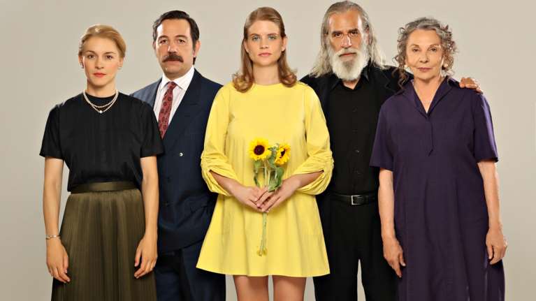 &quot;Η παραλία&quot; απογείωσε και το ERTFLIX: Ένας στους τρεις βλέπει τη σειρά από το κινητό του τηλέφωνο