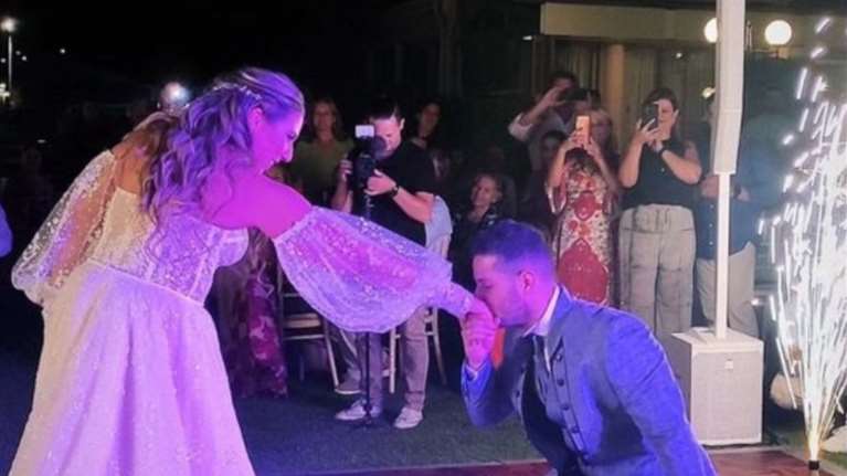 Παντρεύτηκε η κόρη της Λένας Μαντά - Το ρομαντικό νυφικό και η στιγμή που έκλεψε την παράσταση [εικόνες]