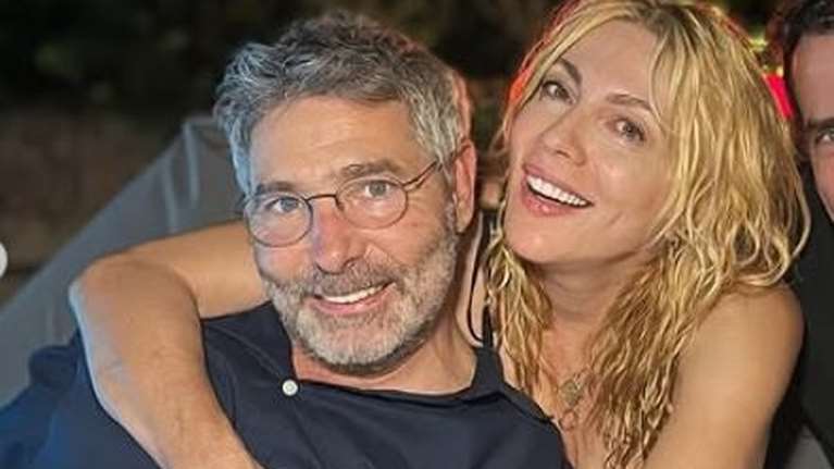 Η Σμαράγδα Καρύδη μας ανοίγει το σπίτι της στην Αίγινα