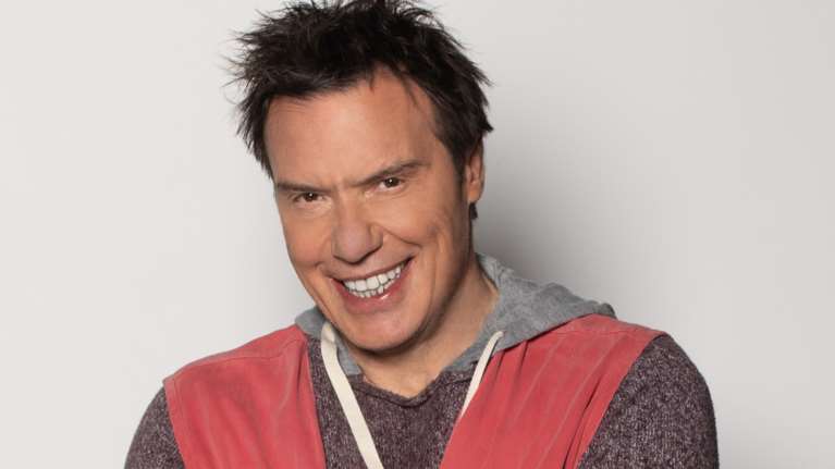 Η εξομολόγηση του Στράτου Τζώρτζογλου: Έξω έδινα αυτόγραφα και στο σπίτι μου δεν είχα ρεύμα για 4 μήνες [βίντεο]