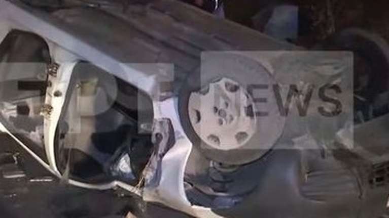 Καλλιθέα: Ανετράπη ΙΧ στη λεωφόρο Συγγρού - Δύο τραυματίες [βίντεο]