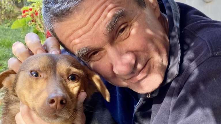 Ο Λοβέρδος ψάχνει οικογένεια σε σκυλάκι που έσωσε από τον δρόμο - &quot;Όποιος το θέλει, θα το λατρέψει&quot; [εικόνες]