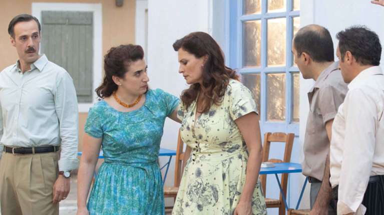 Οι Άγριες Μέλισσες πήγαν θέατρο: Μαυρισμένοι και χαλαροί οι πρωταγωνιστές στο Άλσος λίγο πριν την πρεμιέρα [Εικόνες]