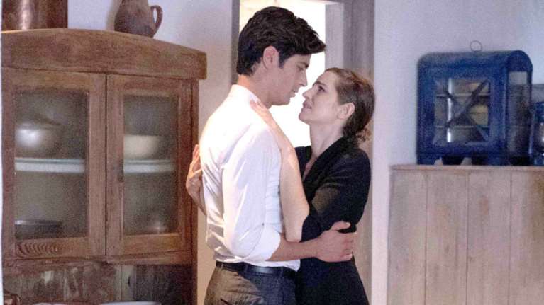 Κίτσου - Γκοτσόπουλος: Ο Λάμπρος "κλέβει" την Ελένη από το Διαφάνι με.. μηχανή [βίντεο]