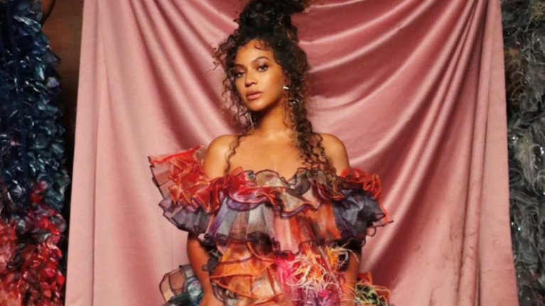 Μαίρη Κατράντζος: Το απίθανο ρούχο που έφτιαξε για τη Μπιγιονσέ- Όλοι οι διάσημοι με δημιουργίες της