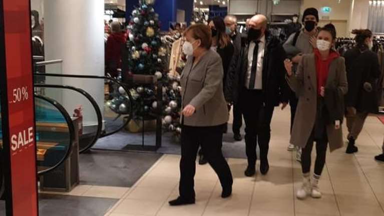 Γερμανία: Ετρεξε για ψώνια η Μέρκελ πριν αρχίσει το γενικό lockdown - Στο αγαπημένο της KaDeWe