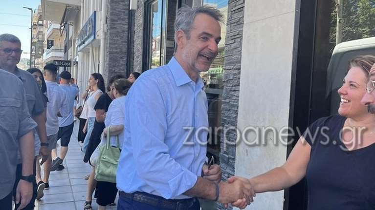 Χανιά: Βόλτα στο κέντρο της πόλης για τον Κυριάκο Μητσοτάκη - Συνομίλησε με κατοίκους [Εικόνες]